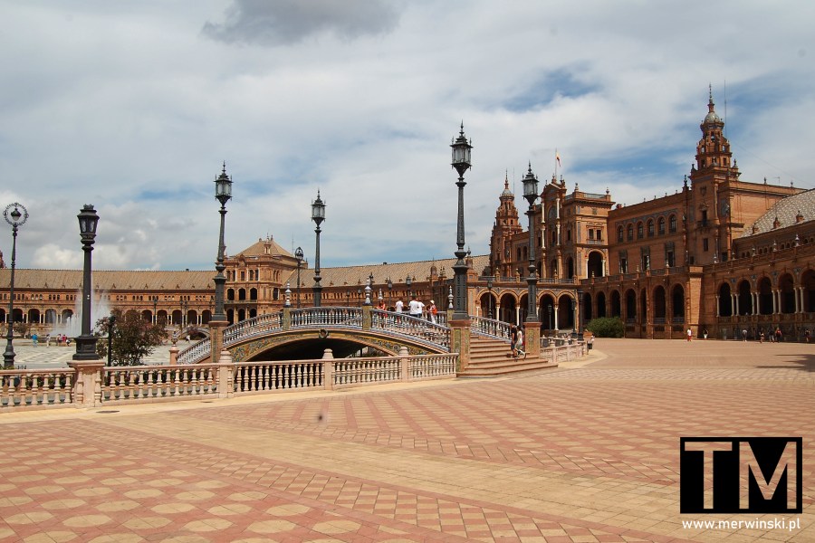 Mostek na terenie Plaza de España