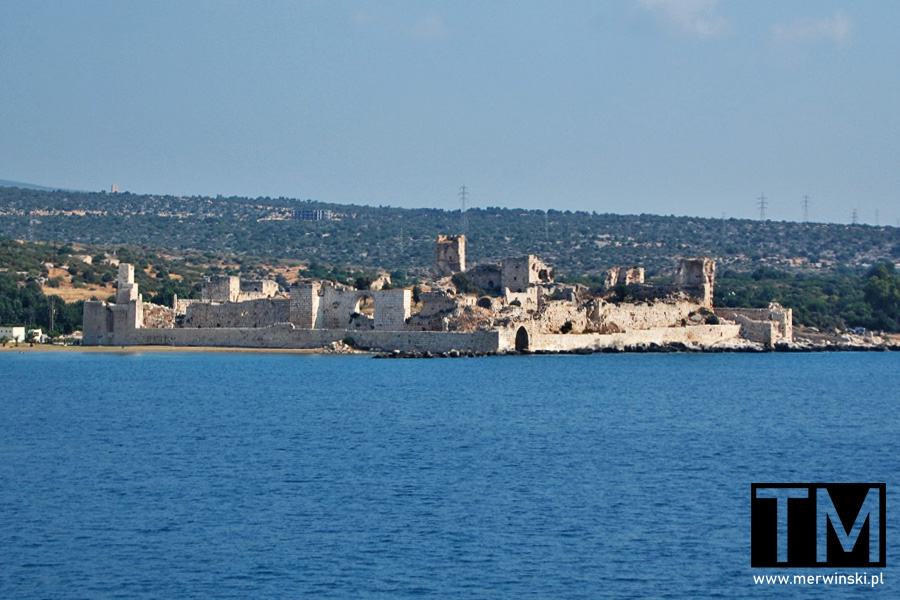 Kızkalesi - widok z zamku na wodzie na zamek na brzegu