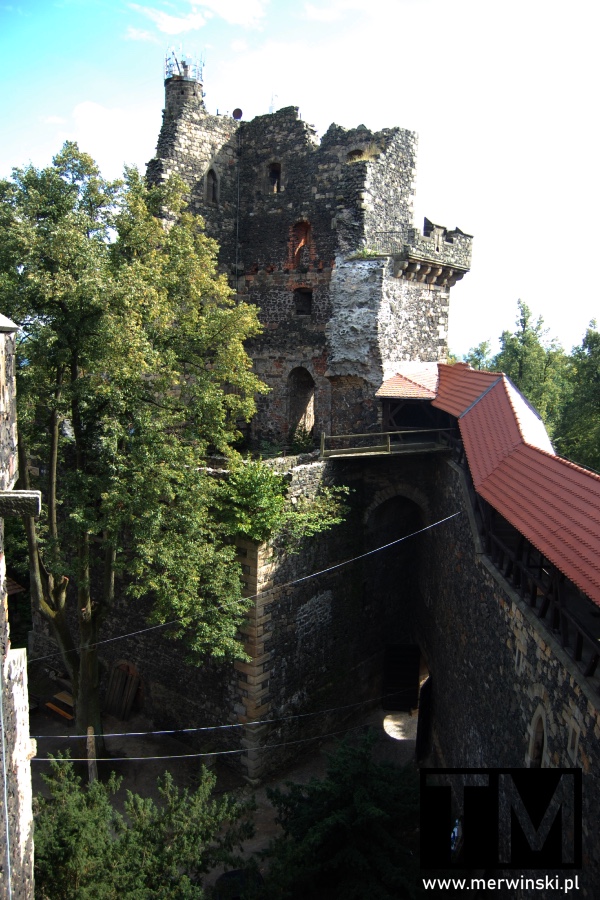 Zamek Grodziec widziany z murów miejskich
