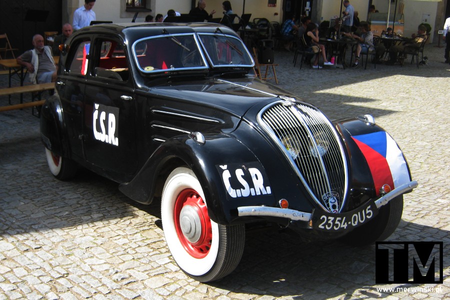 Czechosłowacki samochód na zamku w Pardubicach
