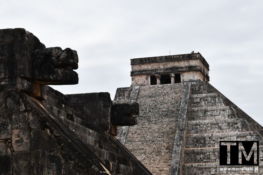 Widok na szczyt świątyni Kukulkana na Jukatanie (Chichen Itza cud świata)