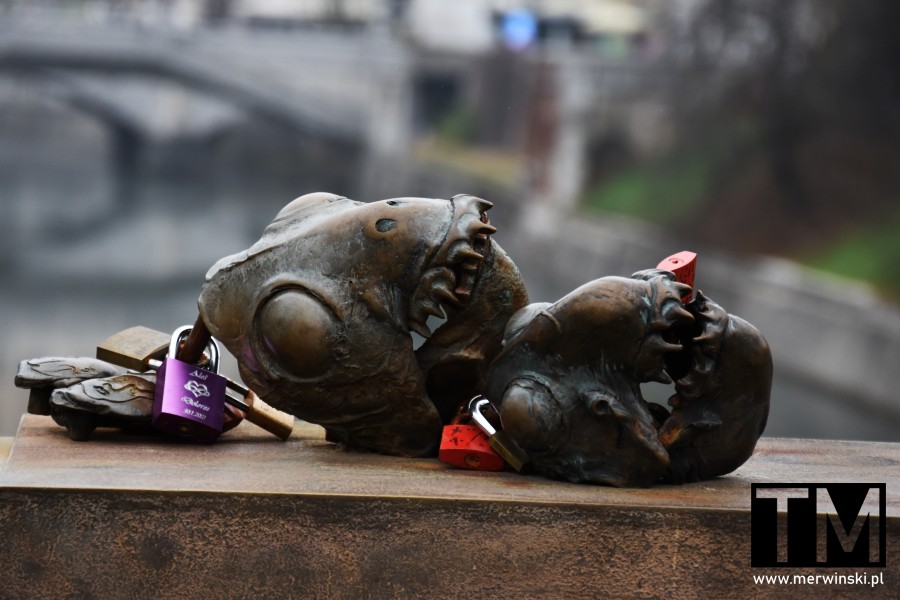 Głowy na Moście Rzeźników w Lublanie