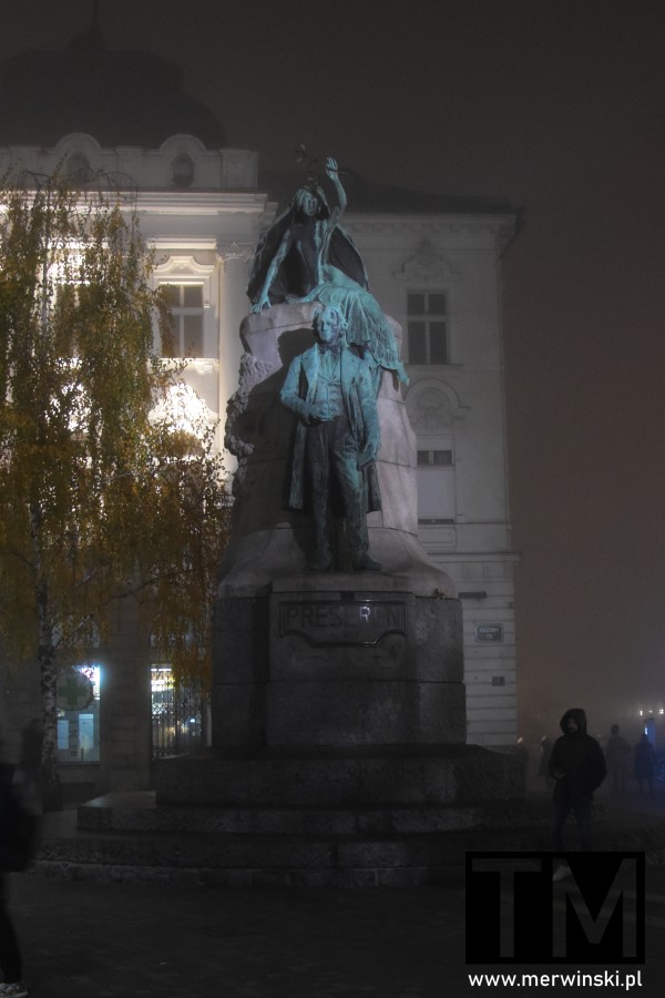 France Prešeren w Lublanie (pomnik nocą)