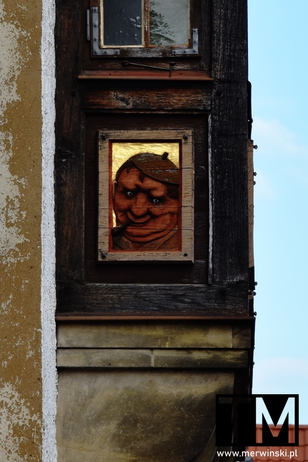 Płaskorzeźba czerwonej twarzy w Hildesheim