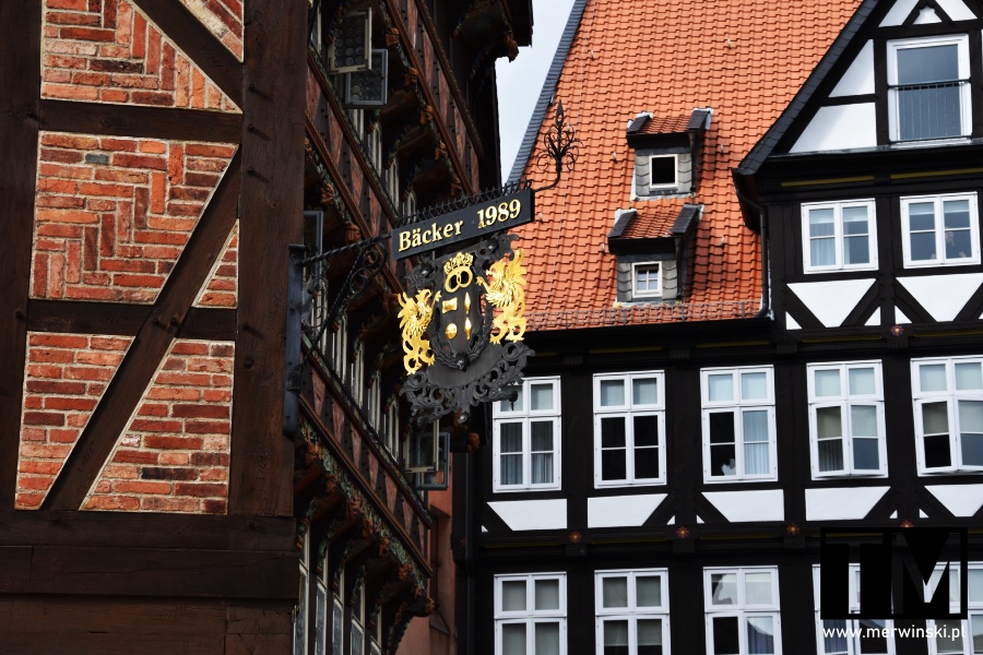 Zbliżenie na stare budynki w Hildesheim