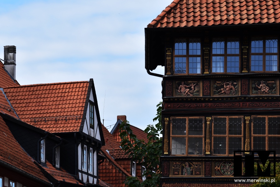 Zdobienia na budynkach w Hildesheim