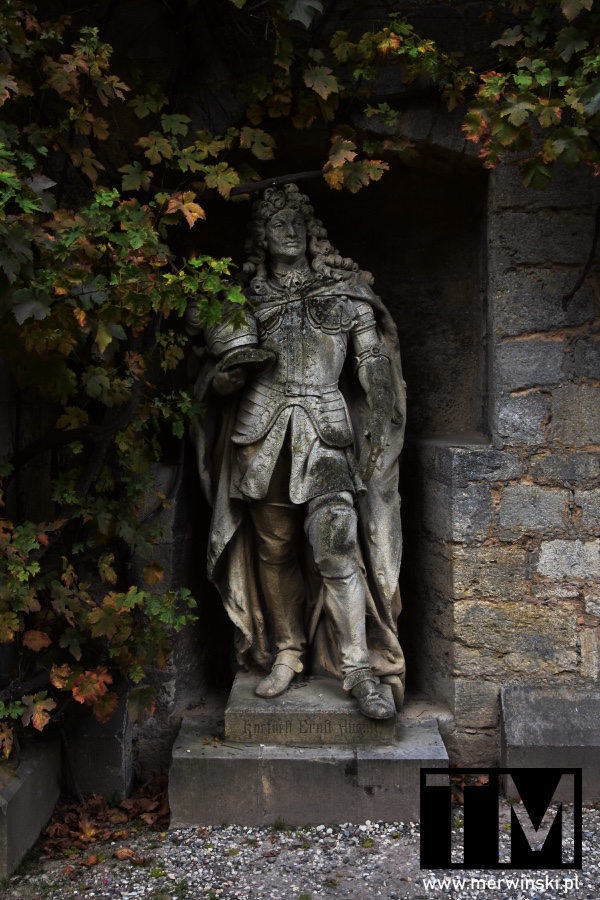 Kamienna rzeźba na dziedzińcu zamku w Marienburgu