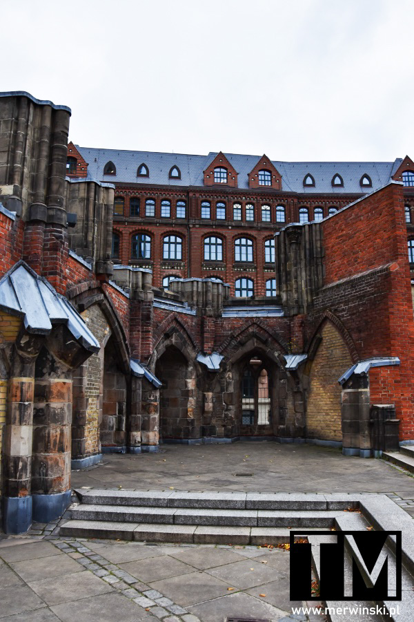 Pozostałości zbombardowanego kościoła świętego Mikołaja w Hamburgu