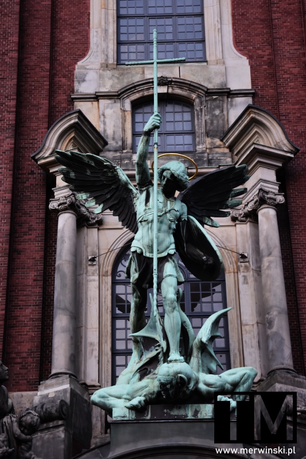 Rzeźba na kościele świętego Michała w Hamburgu (Niemcy)