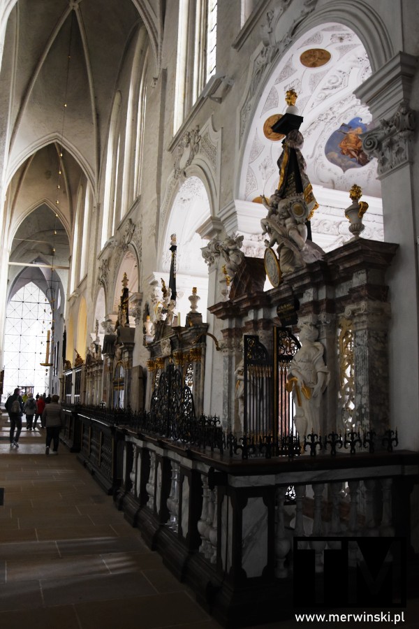Wnętrze katedry w Lubece