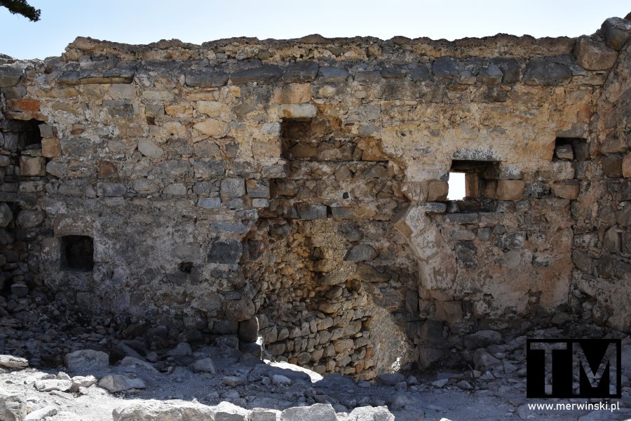 Ściany ruin Monolithos w Grecji
