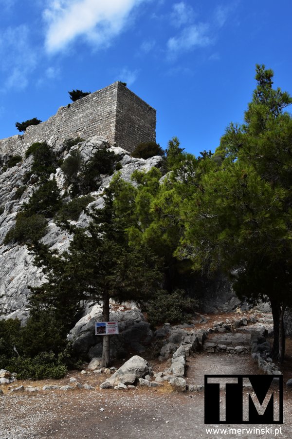 Wejście na zamek Monolithos w Grecji