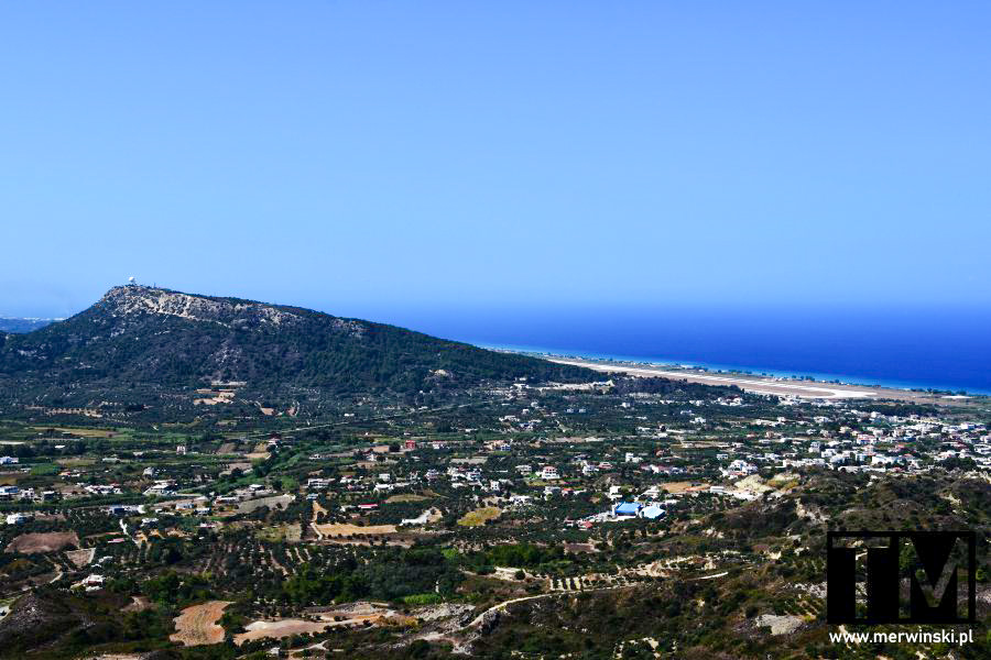 Widok ze wzgórza Filerimos na port lotniczy Rodos