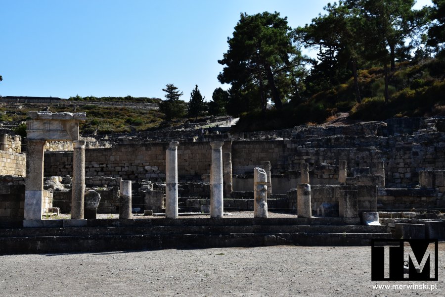 Greckie kolumny na terenie Kamejros (Rodos, Grecja)