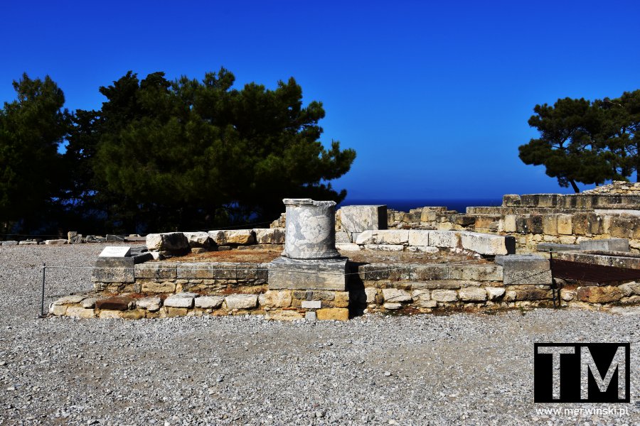 Fragment greckiej kolumny w Kamejros w Grecji