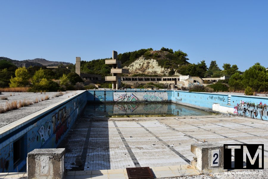 Opuszczony duży basen na Rodos