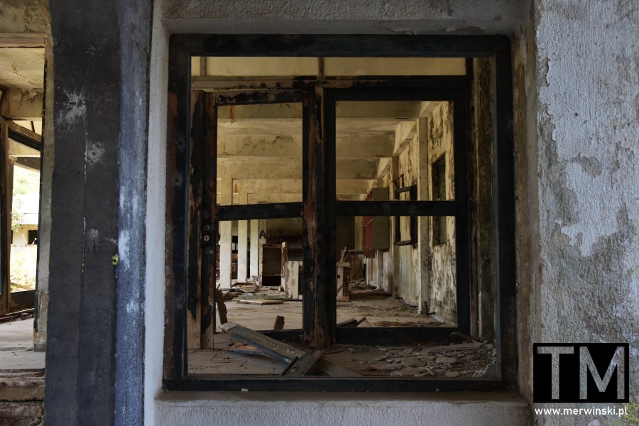 Okno opuszczonego budynku na Rodos (Afandou)