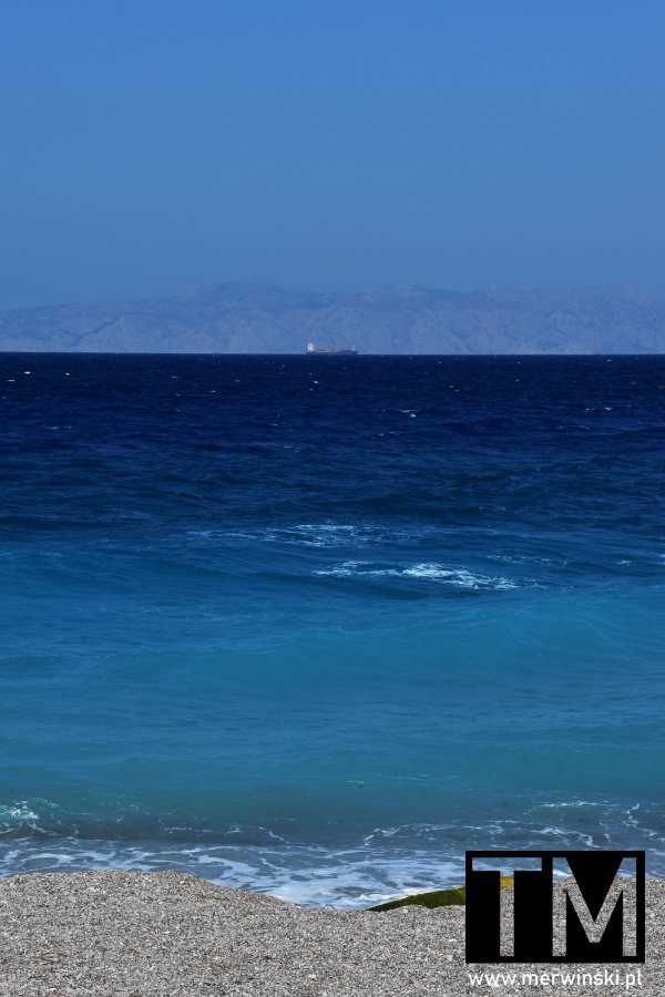 Statek na Morzu Egejskim w okolicy miasta Rodos