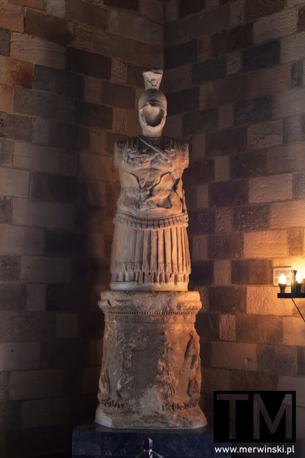 Rzeźba rzymskiego żołnierza w pałacu Wielkiego Mistrza na Rodos