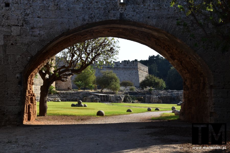 Fortyfikacje wokół starego miasta stolicy Rodos