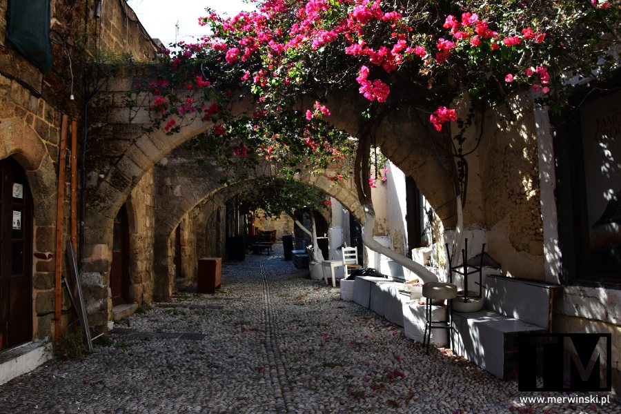Kwieciste uliczki starego miasta Rodos