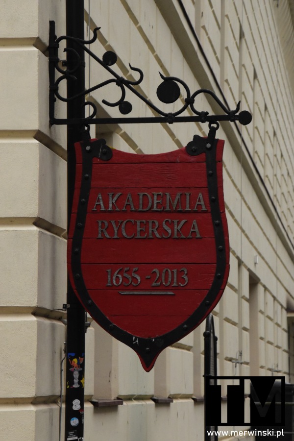 Szyld Akademii Rycerskiej w Kołobrzegu
