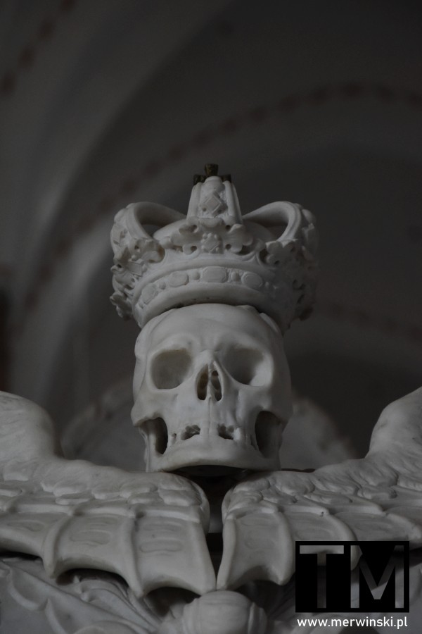 Trupia czaszka w katedrze w Roskilde