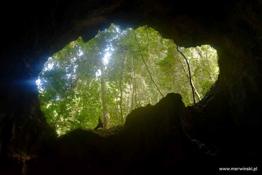 Otwór w jaskini na Los Haitises