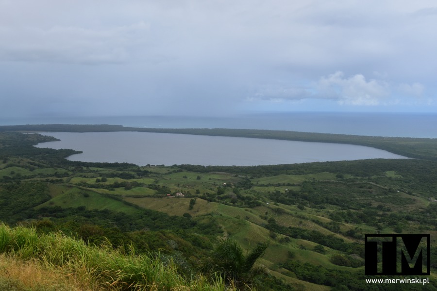 Laguna Redonda w okolicy wzgórza Montaña Redonda (Dominikana)