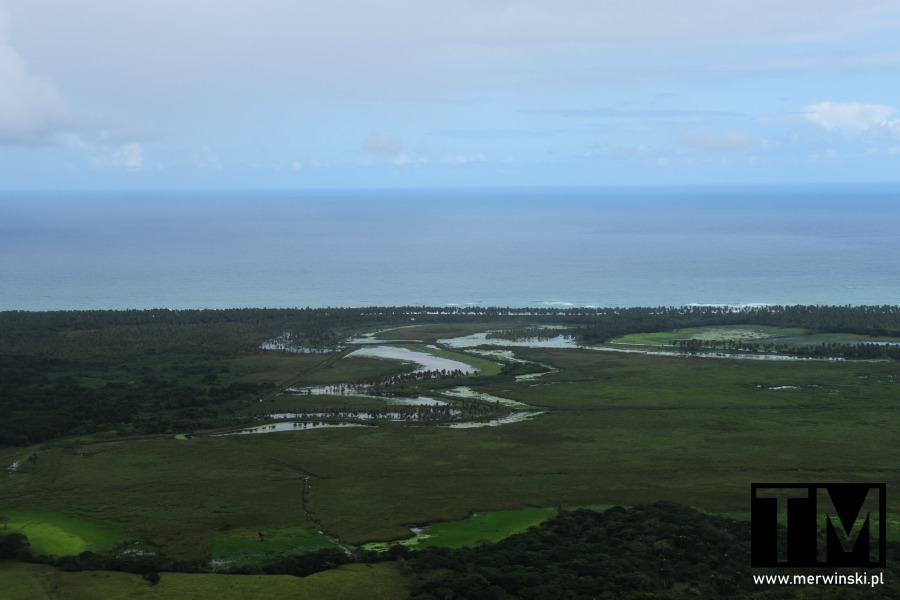 Wybrzeże Atlantyku widziane z Montaña Redonda w Dominikanie
