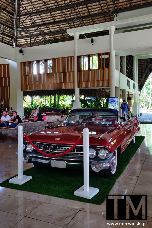 Hotel Impressive Punta Cana - stare auto w recepcji