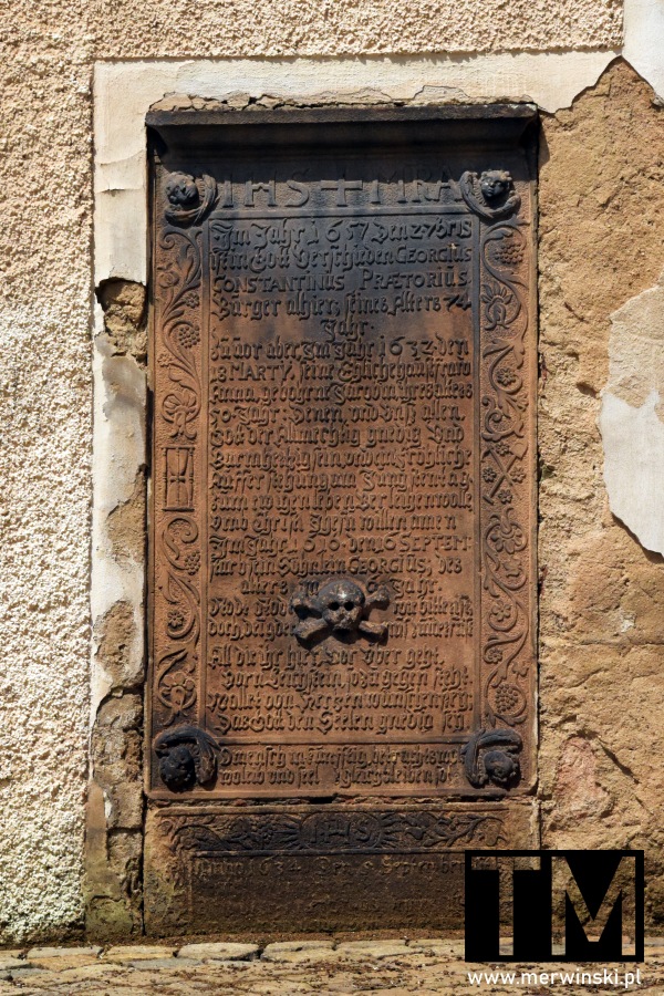 Tablica na kościele św. Piotra i Pawła (Broumov, Czechy)