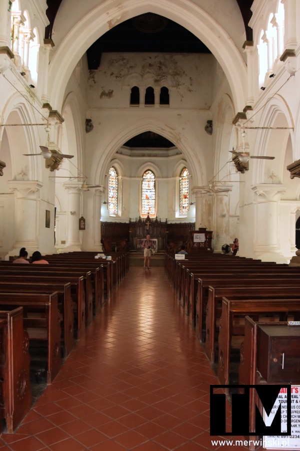 Wnętrze Kościoła Wszystkich Świętych w Galle