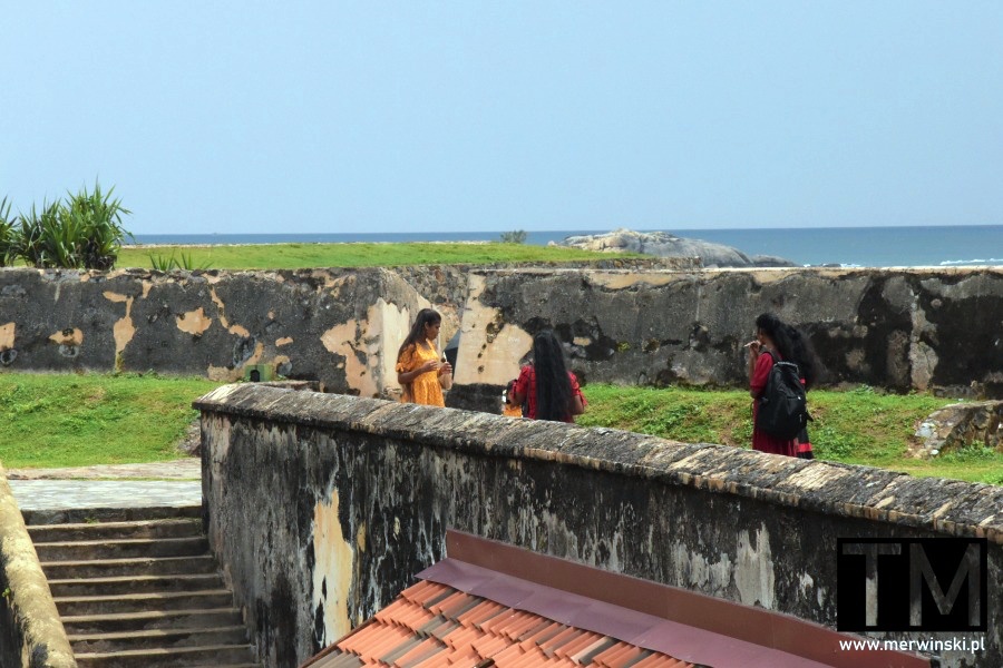 Dziewczyny w Sri Lance w Forcie Galle