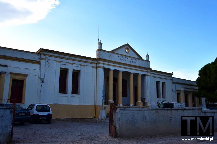 Budynek z kolumnami w Archangelos na Rodos