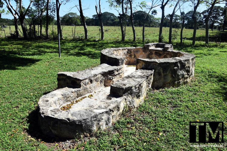 Ruina na terenie Muzeum Ponce de León w San Rafael del Yuma w Dominikanie