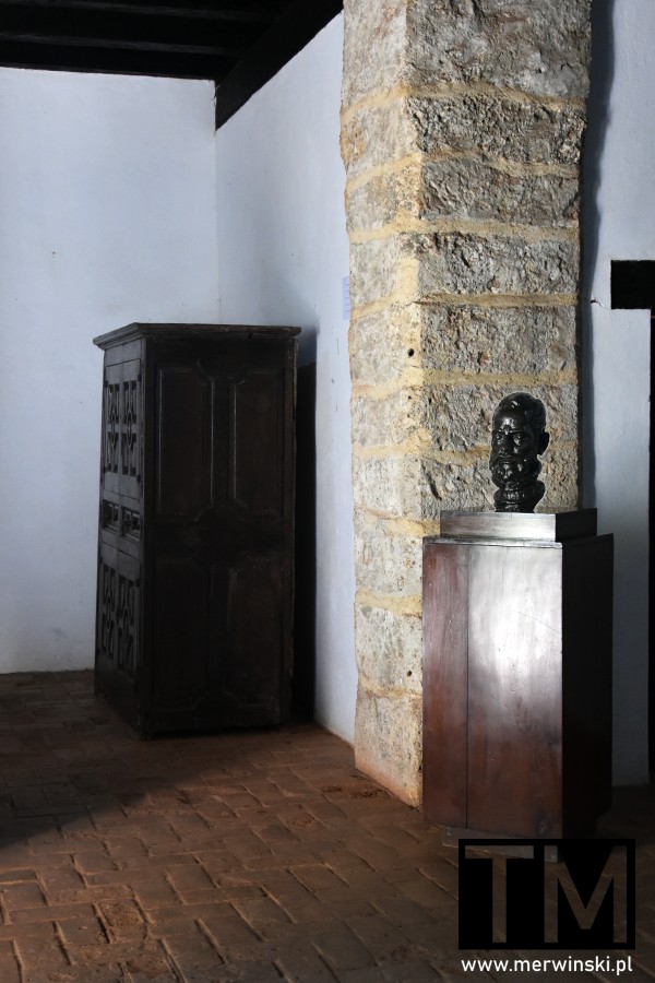 Stara szafa i głowa w Muzeum Ponce de León w San Rafael del Yuma