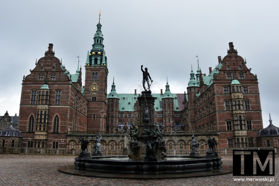 Fontanna Neptuna przed zamkiem Frederiksborg