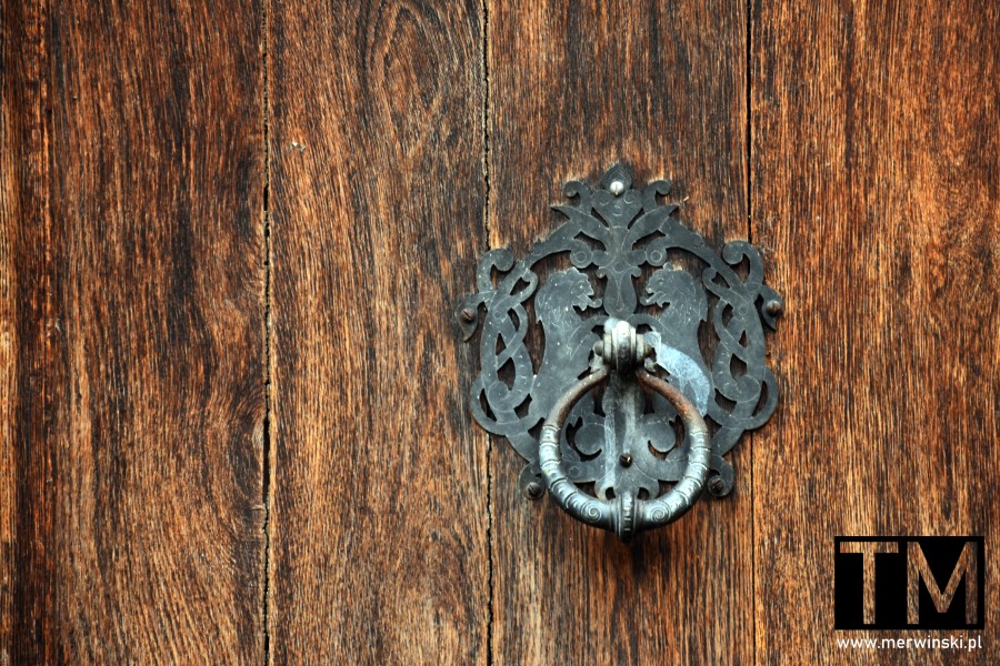 Kołatka na drzwiach w zamku Frederiksborg