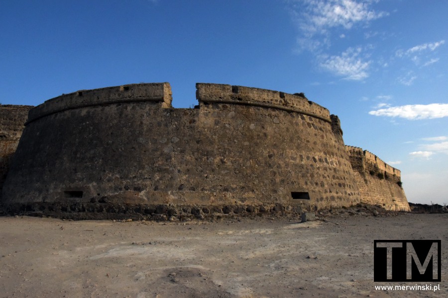 Barbakan przed bramą główną zamku Antimachia