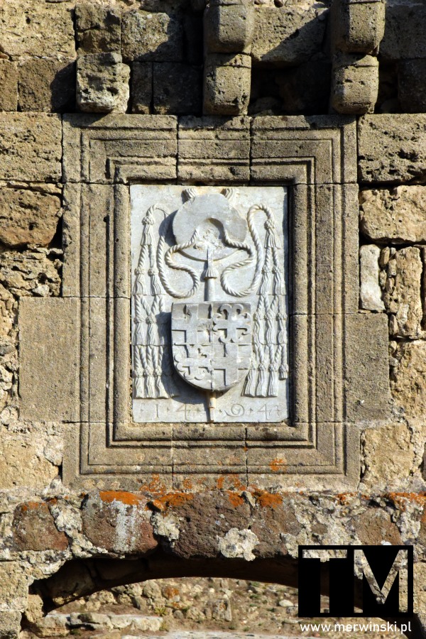 Herb Wielkiego Mistrza Pierre’a d’Aubusson’a nad bramą zamku Antimachia