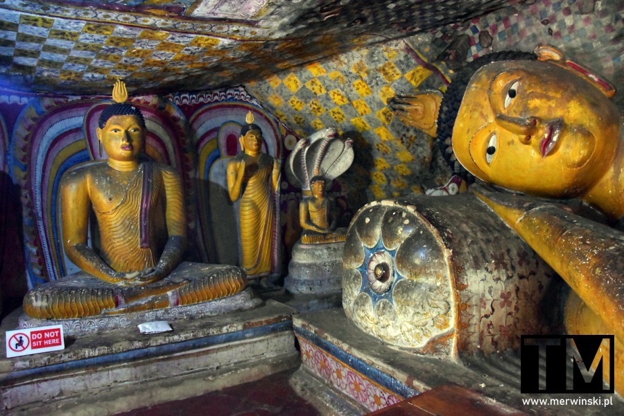 Siedzący i leżący Budda w Dambulli