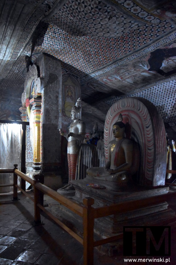 Rzeźby w buddyjskiej Złotej Świątyni w Dambulli