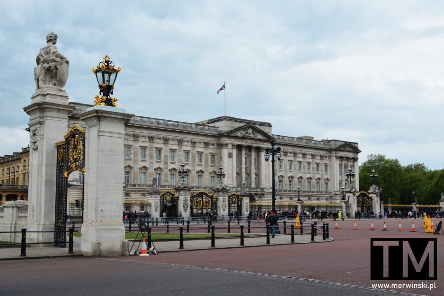 Co trzeba zobaczyć w Londynie? Pałac Buckingham to punkt obowiązkowy