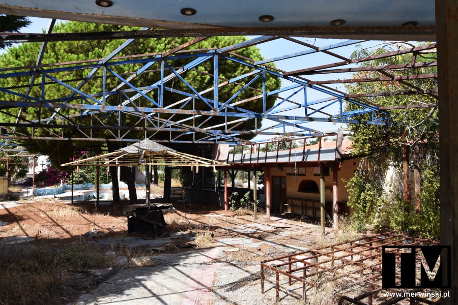 Dziedziniec pool baru w Faliraki na Rodos (urbex)