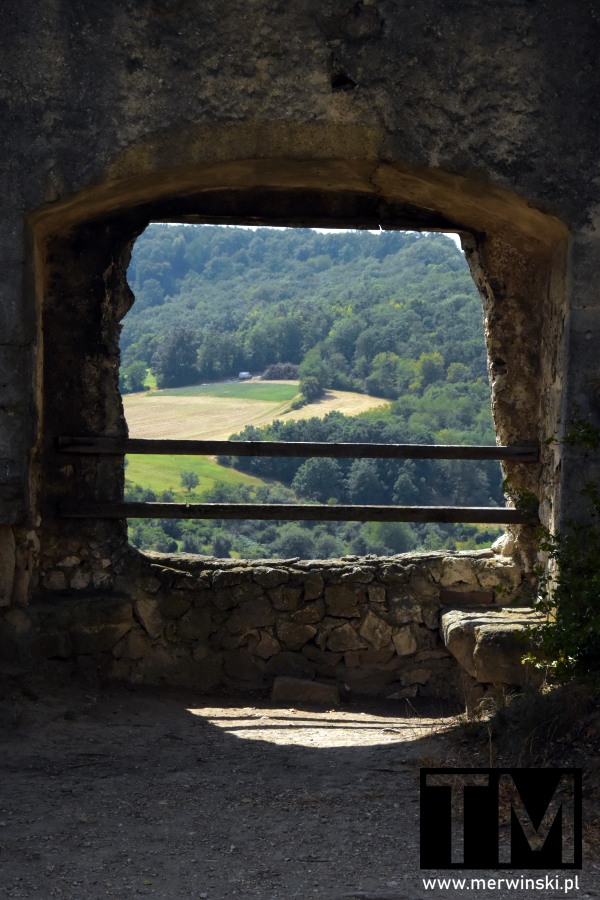 Okno w Falkenstein Schloss (Austria)