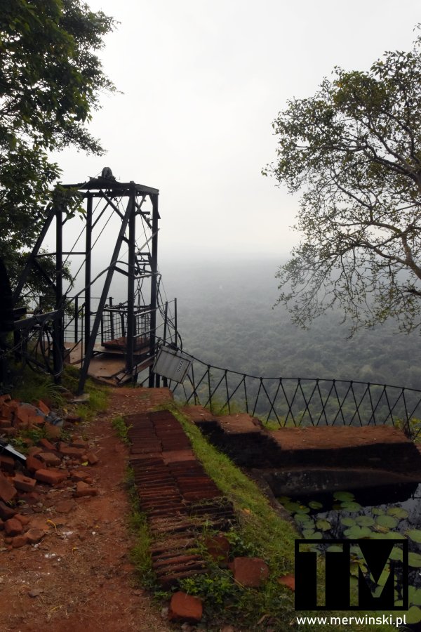 Lwia Skała Sri Lanka - winda