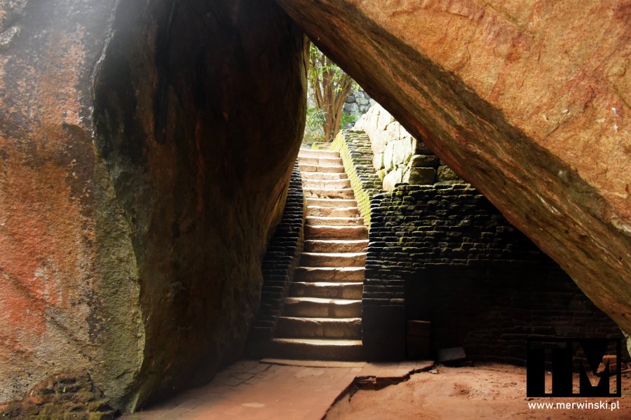 Schody pod Lwią Skałą (Sri Lanka)