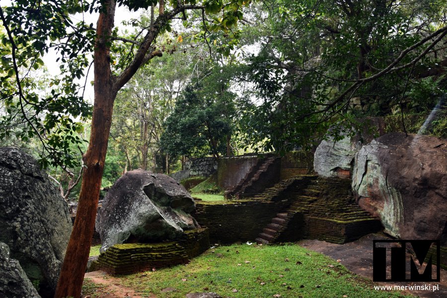 Ruiny pod Lwią Skałą (Sigirija, Sri Lanka)