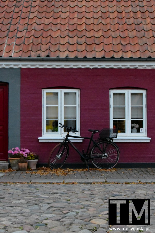 Rower na terenie starego miasta Odense